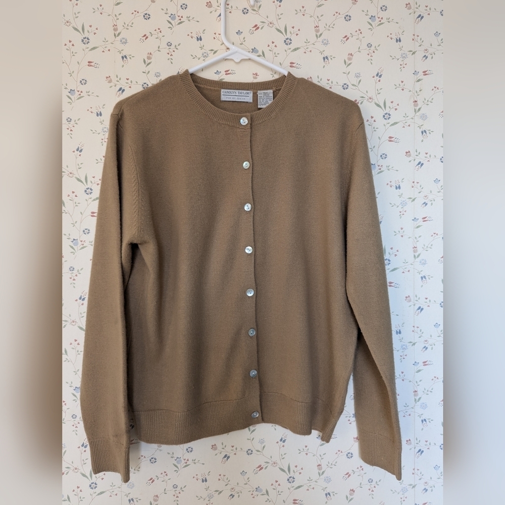 Vintage Carolyn Taylor Cardigan M Mocha Tan Shell Buttons Sweater Gramma Core - Picture 10 of 10